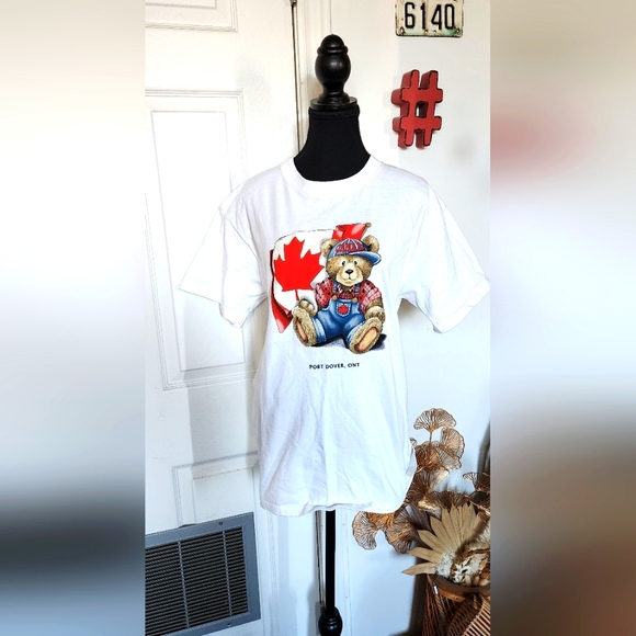 Vintage teddy bear 90s tourist tshirt 🇨🇦 Canada - Picture 1 of 6
